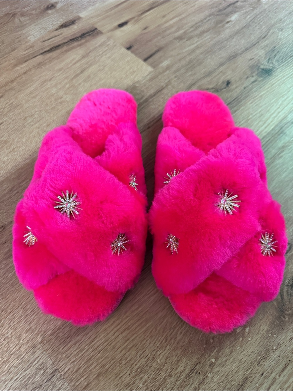 Hot Pink Fuzzy Crisscross Star-Embellished Slippers, size 8, NWOT